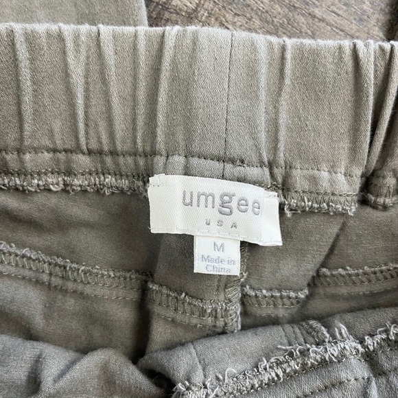 Umgee Olive Green Jeggings Pants ((size Medium)) - Picture 6 of 7